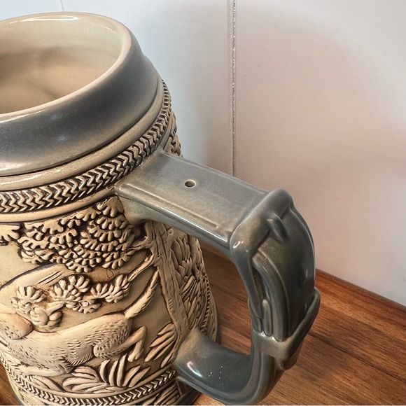 Vintage Beer Stein Hunting Dogs - Picture 8 of 13
